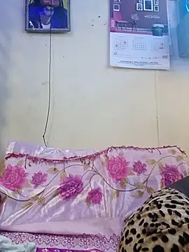 Snapshot of Slender-simple1 chatting on October 28, 2025, 4:28 pm Slender-simple1 online show from October 28, 2025, 4:28 pm