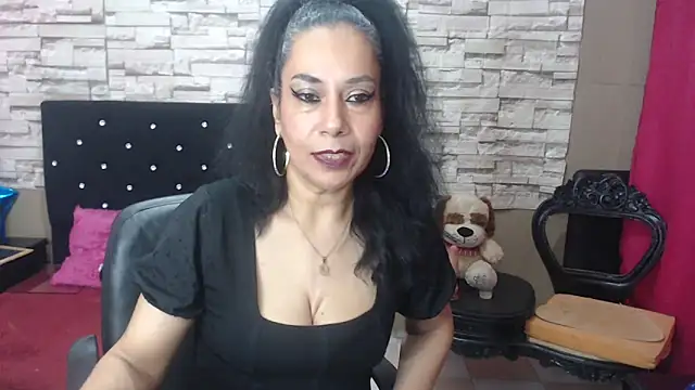 MarianaNight02 online show from November 20, 2025, 4:46 am