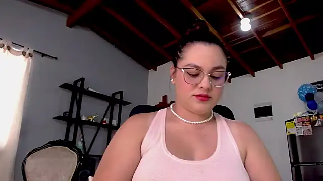 maela1 online show from November 3, 2025, 3:15 pm