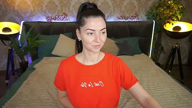 EmilyHalls online show from March 22, 2025, 6:54 am