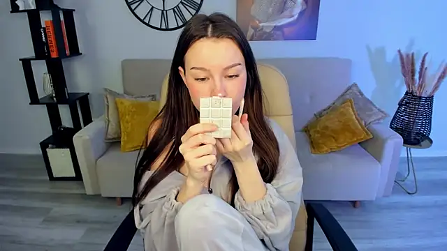 KaitieLove online show from February 6, 2025, 2:26 pm