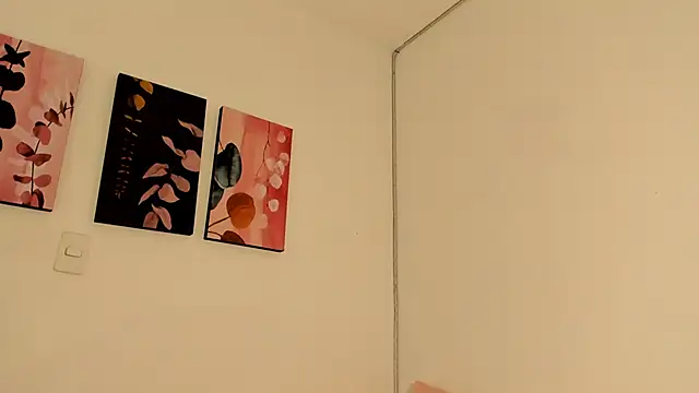 Snapshot of Estrella_Duran chatting on February 3, 2025, 10:43 pm Estrella Duran online show from February 3, 2025, 10:43 pm