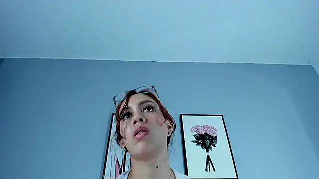 Estrella Duran online show from April 15, 2026, 7:58 pm