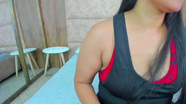 antonellarusso 1 online show from September 10, 2025, 1:21 pm