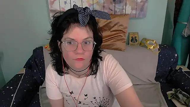 EverlyRays online show from October 20, 2025, 7:58 pm