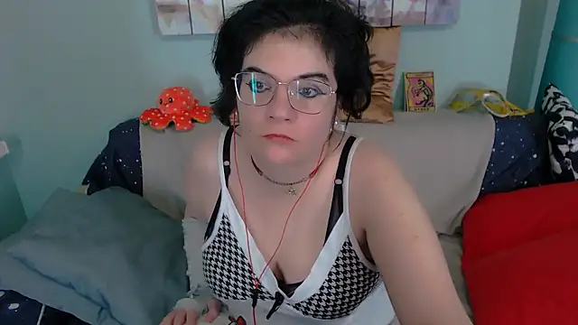 EverlyRays online show from November 2, 2025, 8:25 pm