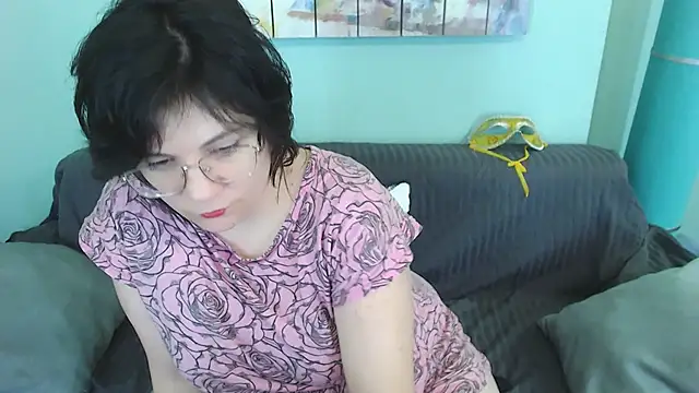 Snapshot of EverlyRays chatting on February 20, 2025, 7:34 am EverlyRays online show from February 20, 2025, 7:34 am