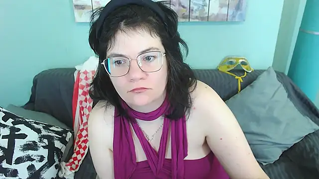 Snapshot of EverlyRays chatting on February 10, 2025, 10:09 am EverlyRays online show from February 10, 2025, 10:09 am