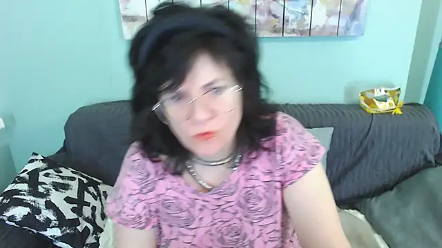 Snapshot of EverlyRays chatting on January 13, 2025, 11:30 am EverlyRays online show from January 13, 2025, 11:30 am