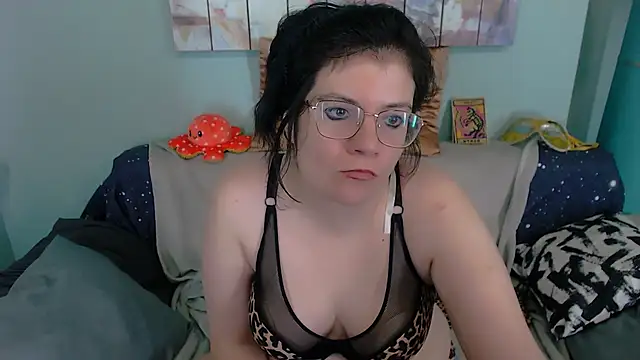 EverlyRays online show from November 9, 2025, 10:58 pm