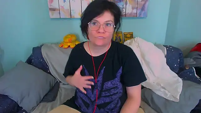 EverlyRays online show from February 13, 2026, 6:02 am