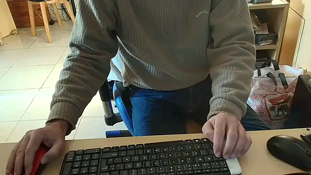 Snapshot of angelgarcia269 chatting on June 26, 2026, 12:00 pm angelgarcia269 online show from June 26, 2026, 12:00 pm