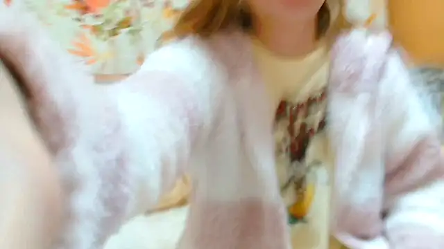 Snapshot of liliyRiSAcha-n chatting on December 25, 2024, 7:13 pm liliyRiSAcha-n online show from December 25, 2024, 7:13 pm