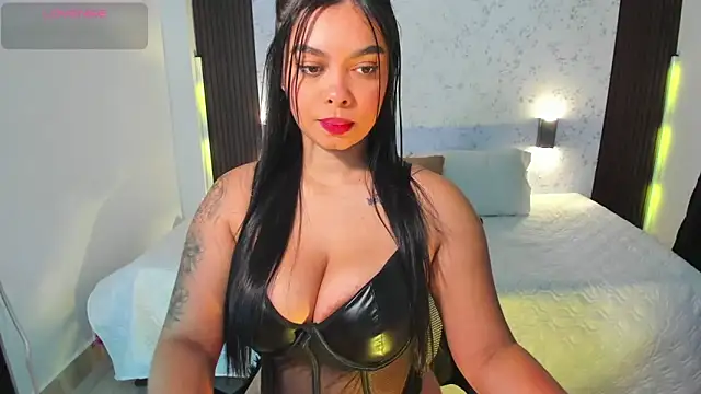 Snapshot of MartinaBianchi chatting on October 11, 2025, 2:34 am MartinaBianchi online show from October 11, 2025, 2:34 am