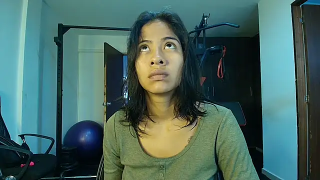 JuliKim  online show from October 9, 2025, 12:17 pm