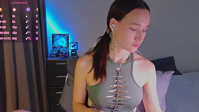 shey1i online show from November 8, 2025, 1:03 pm