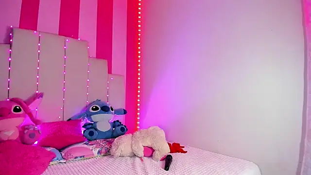 Snapshot of AliiceBrown_ chatting on March 23, 2025, 7:42 am AliiceBrown  online show from March 23, 2025, 7:42 am