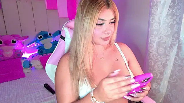 Snapshot of AliiceBrown_ chatting on October 1, 2025, 4:17 am AliiceBrown  online show from October 1, 2025, 4:17 am