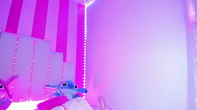 Snapshot of AliiceBrown_ chatting on February 23, 2025, 7:33 am AliiceBrown  online show from February 23, 2025, 7:33 am