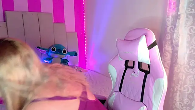 Snapshot of AliiceBrown_ chatting on October 9, 2025, 5:30 am AliiceBrown  online show from October 9, 2025, 5:30 am