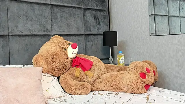 sharlotte w online show from December 5, 2024, 4:06 pm