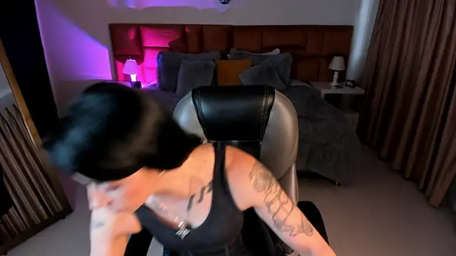 Snapshot of Kristen_Garner chatting on October 6, 2025, 8:09 pm Kristen Garner online show from October 6, 2025, 8:09 pm