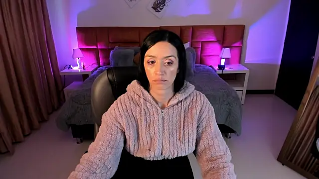 Snapshot of Kristen_Garner chatting on October 21, 2025, 8:08 pm Kristen Garner online show from October 21, 2025, 8:08 pm