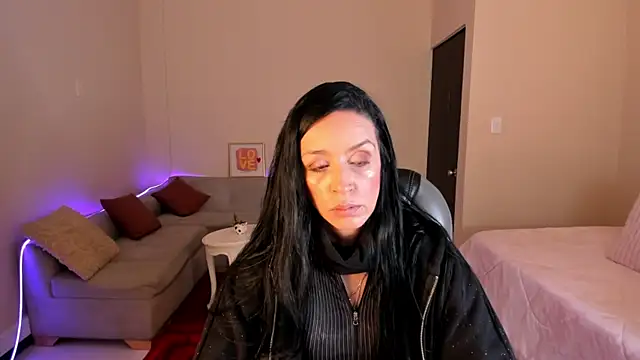 Snapshot of Kristen_Garner chatting on May 1, 2026, 8:25 pm Kristen Garner online show from May 1, 2026, 8:25 pm