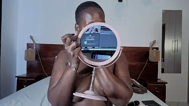 Snapshot of Elegant_Ebony chatting on July 6, 2026, 10:33 am Elegant Ebony online show from July 6, 2026, 10:33 am