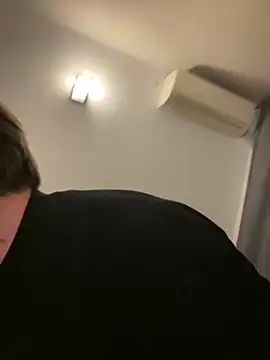 ETHAN MOORE online show from November 27, 2025, 2:28 pm