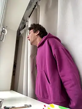 ETHAN MOORE online show from September 16, 2025, 1:01 pm