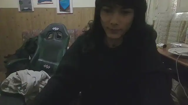 calliemaggotbone online show from November 3, 2025, 10:19 am