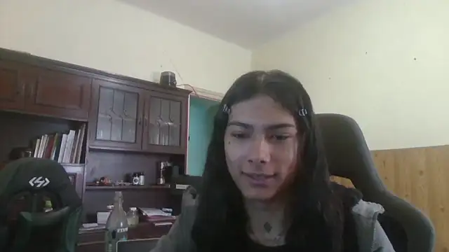 calliemaggotbone online show from April 17, 2026, 10:40 am