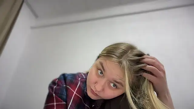 Snapshot of Isabel-Bailey chatting on October 4, 2025, 8:32 pm Isabel-Bailey online show from October 4, 2025, 8:32 pm