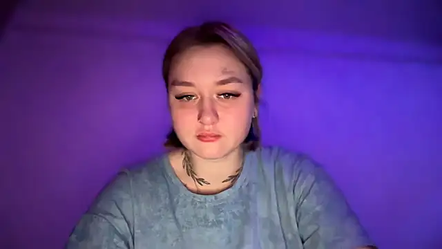 Snapshot of Isabel-Bailey chatting on October 21, 2025, 9:03 pm Isabel-Bailey online show from October 21, 2025, 9:03 pm