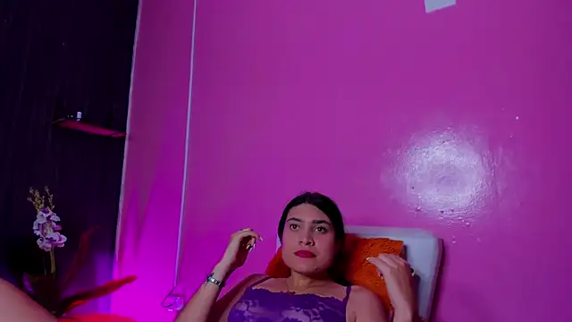 Snapshot of Cuteprincess21 chatting on September 21, 2025, 12:49 am Cuteprincess21 online show from September 21, 2025, 12:49 am