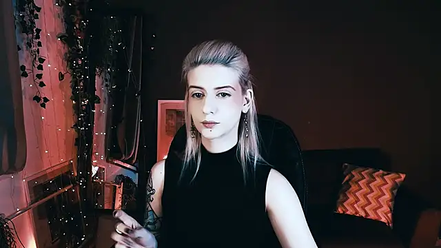 Snapshot of Noah_ElmerX chatting on October 8, 2025, 10:32 pm Noah ElmerX online show from October 8, 2025, 10:32 pm