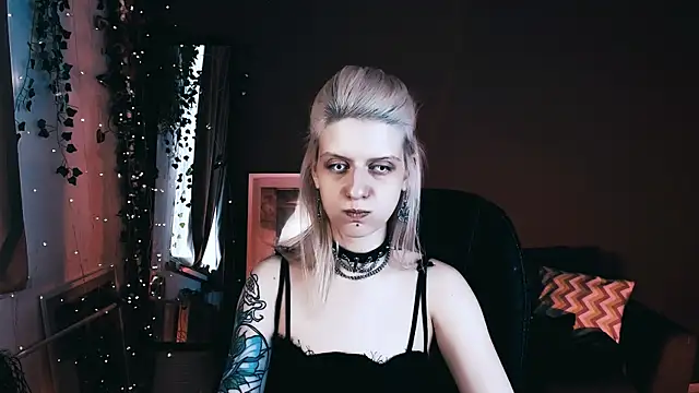 Snapshot of Noah_ElmerX chatting on October 5, 2025, 7:10 am Noah ElmerX online show from October 5, 2025, 7:10 am