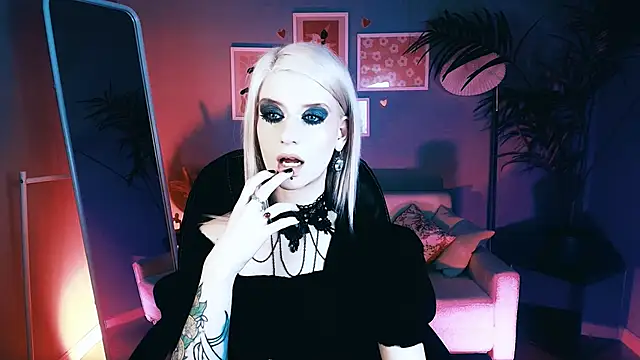 Snapshot of Noah_ElmerX chatting on October 18, 2025, 2:30 pm Noah ElmerX online show from October 18, 2025, 2:30 pm