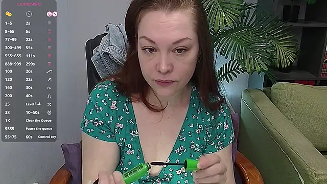 CutieGinger online show from November 1, 2025, 6:13 pm