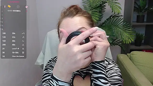 CutieGinger online show from October 26, 2025, 2:50 pm