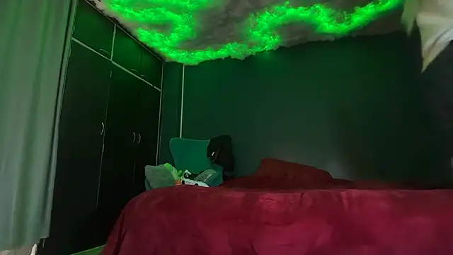 Layla miss online show from March 22, 2026, 6:20 pm