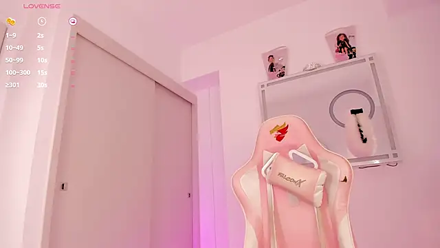 mia yourmommy online show from October 7, 2025, 11:39 pm