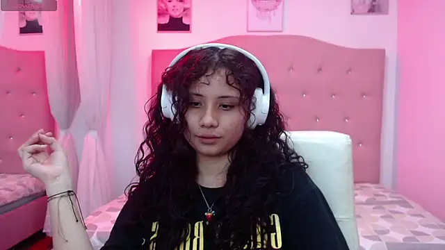 mayamoira1 online show from January 18, 2025, 3:27 pm