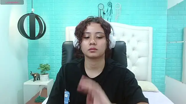 mayamoira1 online show from February 9, 2025, 4:40 pm