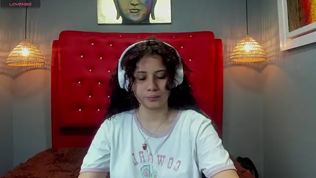 mayamoira1 online show from January 17, 2025, 11:59 am