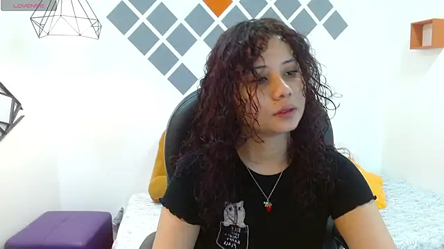 mayamoira1 online show from January 3, 2025, 2:19 pm