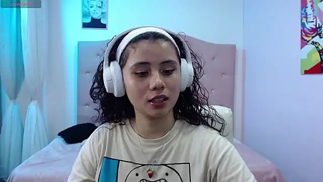 mayamoira1 online show from February 20, 2025, 8:36 pm