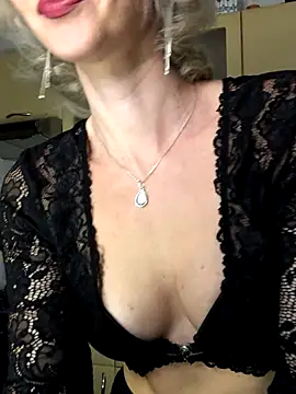 Kristina03 online show from November 20, 2025, 9:36 pm