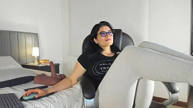 adriana71 online show from April 11, 2026, 2:08 am